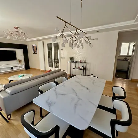 Magnifique 3 3 Salles De Bains דירה